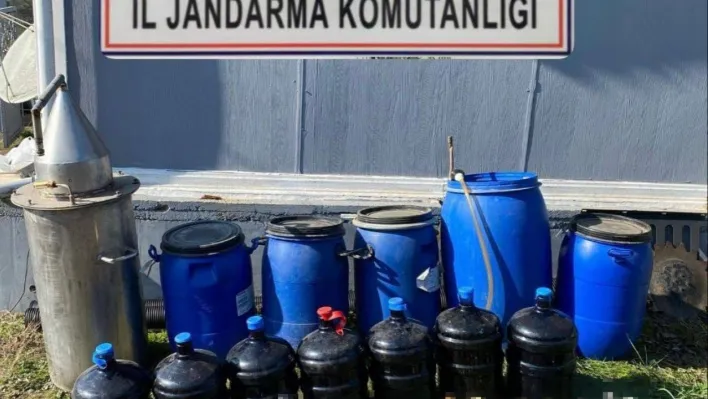 Tekirdağ'da kaçak ve sahte alkollü içki operasyonunda 694 litre içki ele geçirildi