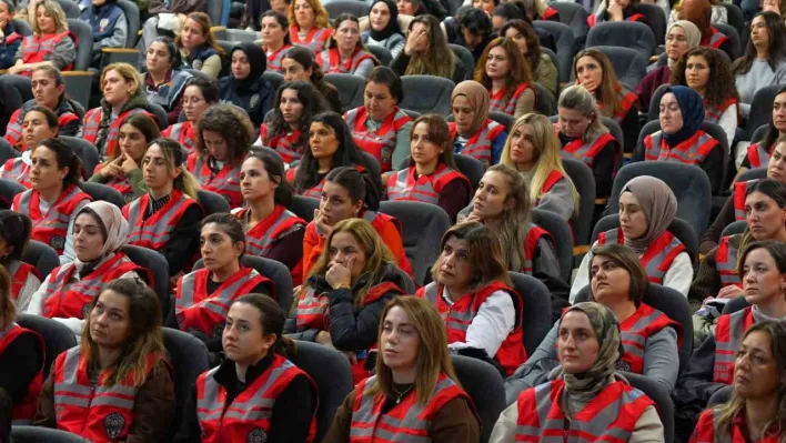 Tekirdağ'da kadın polisler 'Kadın Yasal Hakları Eğitimi' konferansında bilgilendirildi
