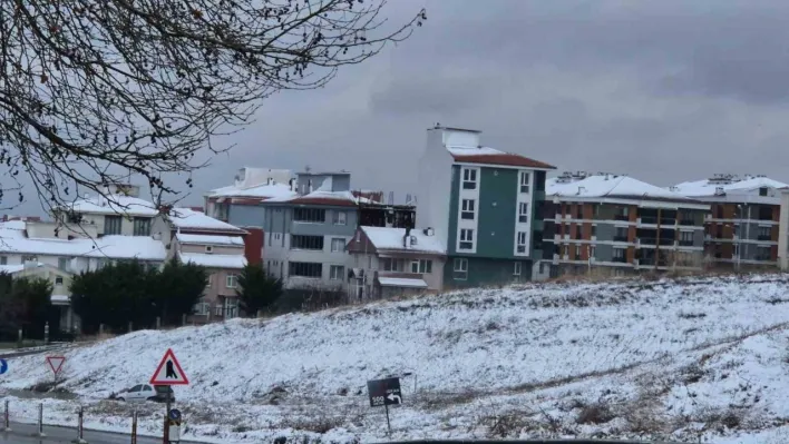 Tekirdağ'da kar yağışı şehri beyaza bürüdü