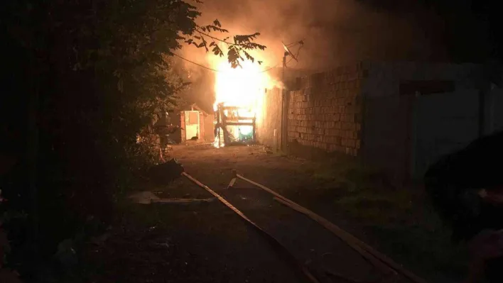Tekirdağ'da korkutan gecekondu yangını