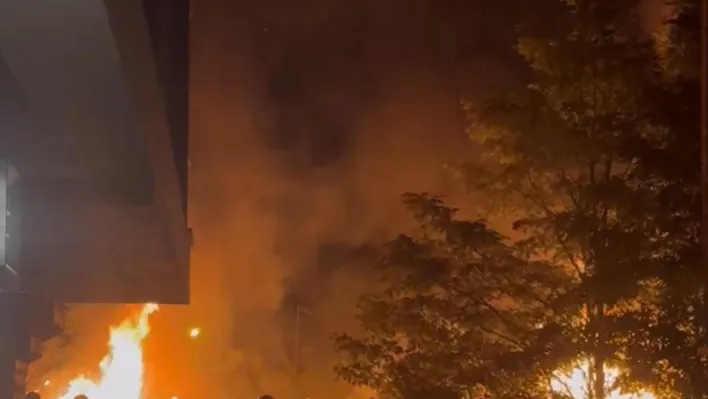 Tekirdağ'da metruk bina alev alev yandı