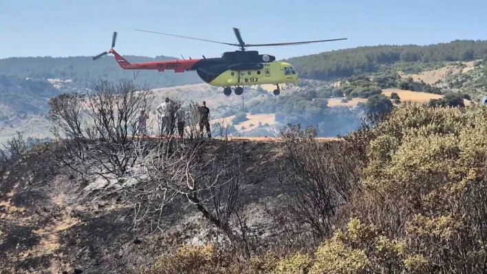 Tekirdağ'da otluk ve makilik alanda çıkan yangına havadan ve karadan müdahale edildi