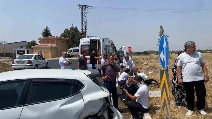 Tekirdağ'da otomobiller çarpıştı: 2'si çocuk 6 yaralı