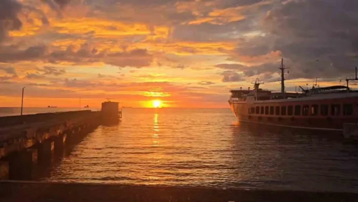 Tekirdağ'da sabah gökyüzü mest etti: Gökyüzü alev alev