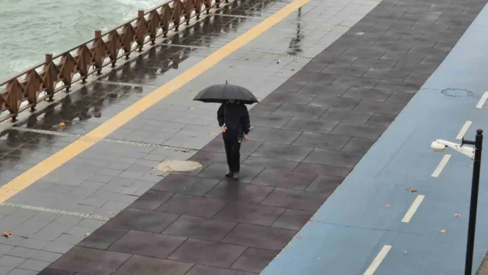 Tekirdağ'da sağanak yağış etkili oluyor