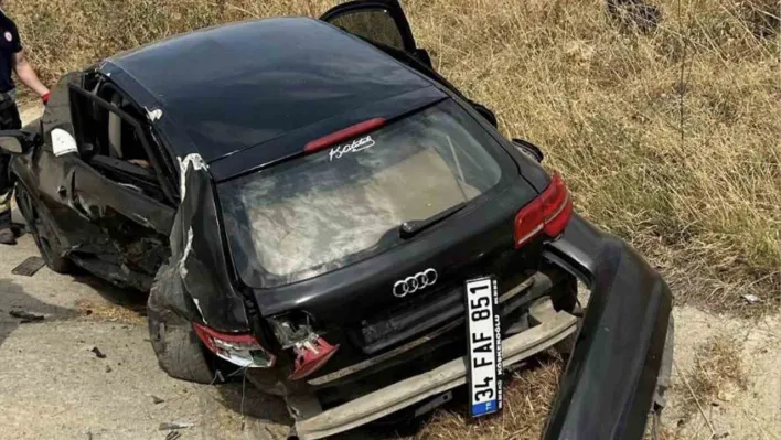 Tekirdağ'da seyir halindeki otomobil, park halinde olan iki araca çarptı: 5 yaralı