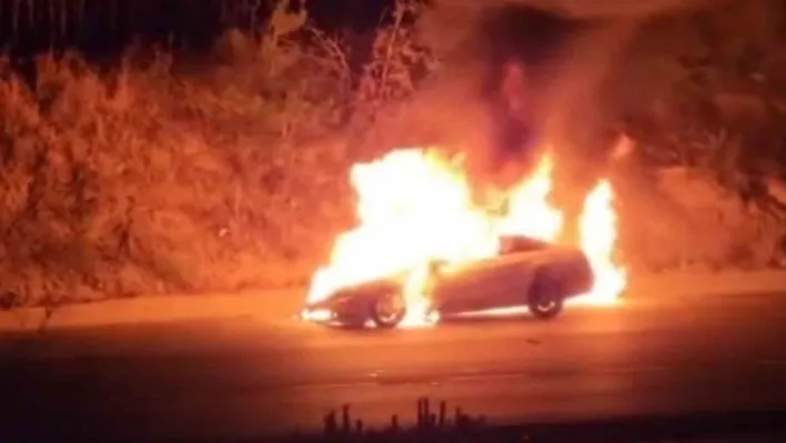 Tekirdağ'da seyir halindeki otomobil alev alev yandı