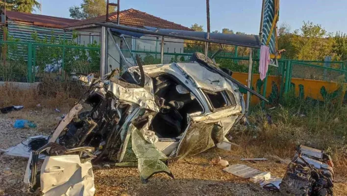 Tekirdağ'da takla atıp durağa dalan otomobilde: 1 ölü, 1 ağır yaralı