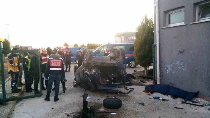 Tekirdağ'da taklalar atan otomobil, fabrikanın bahçesine daldı: 1 ölü