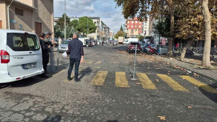 Tekirdağ'da tapulu yol gerilimi: Yolu tel örgü ile kapattılar