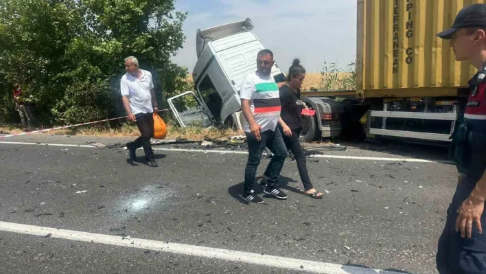 Tekirdağ'da tıra çarpan otomobil sürücüsü hayatını kaybetti