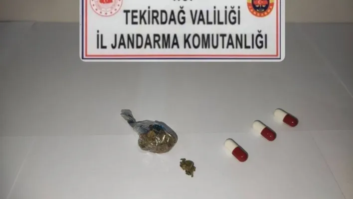 Tekirdağ'da uyuşturucu ve silah operasyonu: Esrar, sentetik hap ve tabanca ele geçirildi