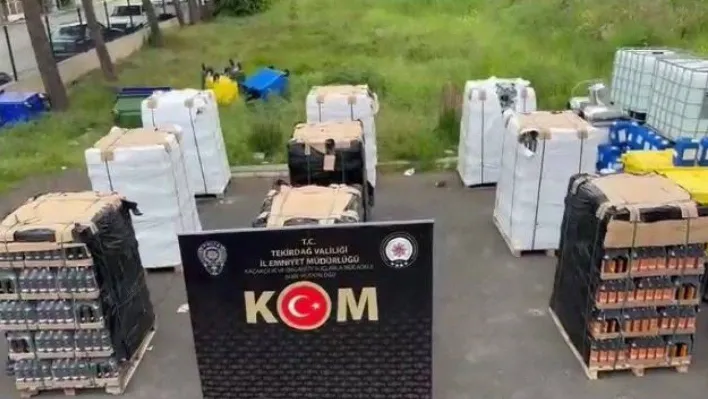 Tekirdağ'da yasa dışı içki fabrikasına operasyon kamerada: Yüzlerce litre sahte içki ele geçirildi