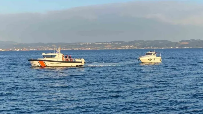 Tekne faciası son anda önlendi: 3 kişiyi boğulmaktan sahil güvenlik kurtardı