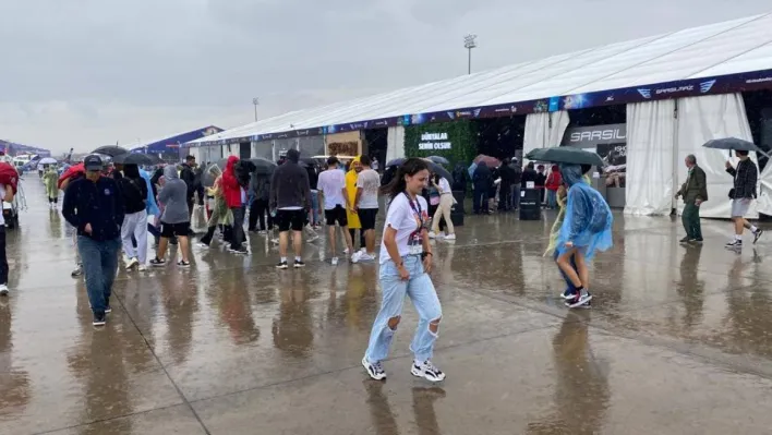 TEKNOFEST'te sağanak yağmura rağmen yoğun ilgi