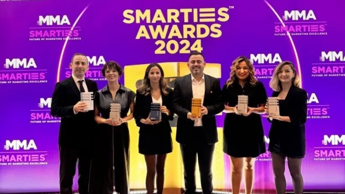 Teknosa Smarties Awards Türkiye'de 'Yılın Markası' seçildi