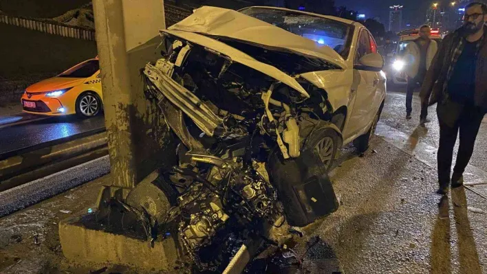 Tem'de kontrolden çıkan araç orta refüje çarptı: 1 yaralı