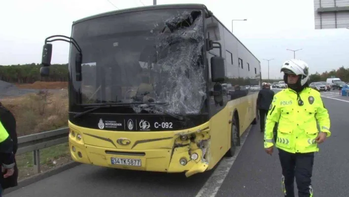 TEM'de servis aracı İETT otobüsü ile çarpıştı: 7 yaralı