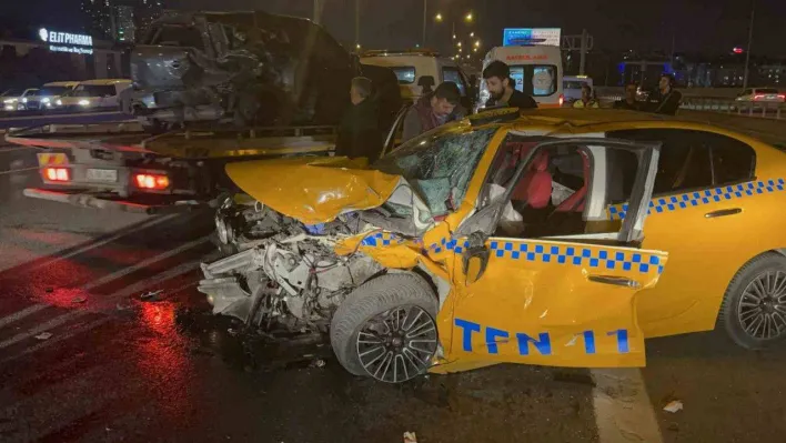 TEM Otoyolu'nda feci kaza: 1'i çocuk 5 yaralı