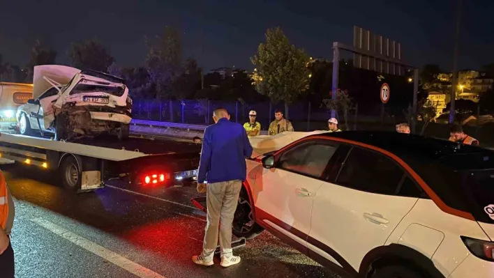 TEM Otoyolu'nda iki araç çarpıştı: 1 ölü