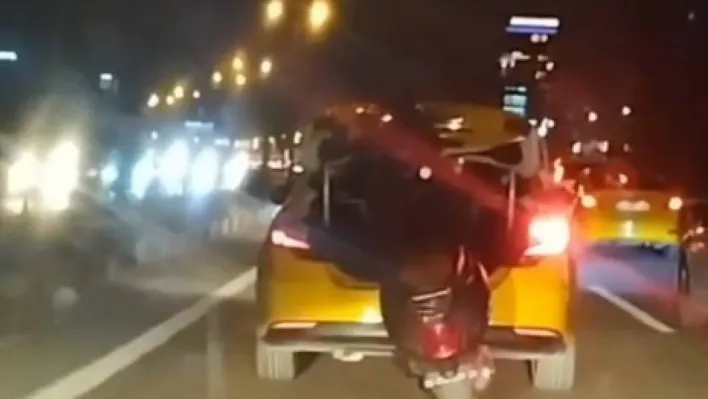 Ticari taksi bagajında ilginç yük taşıma yöntemi kamerada