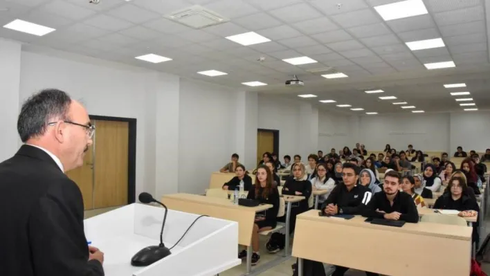 Tıp fakültesi öğrencilerine ilk ders Rektör Beydemir'den