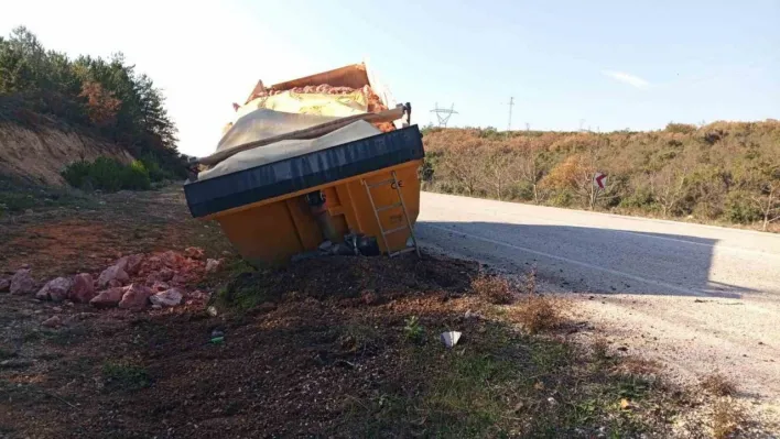 Tırın dorsesi koptu, facia ucuz atlatıldı