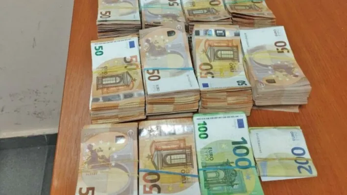 Tırın hava filtresi içine gizlenen 102 bin Euro ile yakalandı