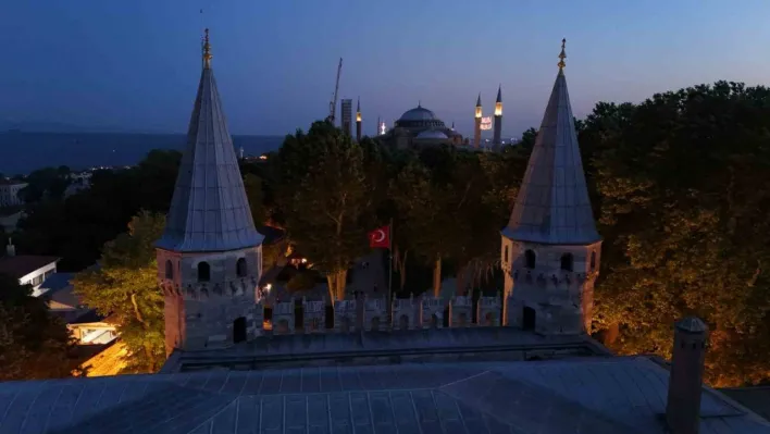 Topkapı Sarayı gece ziyaretçilerini ağırlamaya başladı