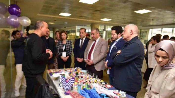 Toplum Ruh Sağlığı Merkezi danışanları, eserlerini yıl sonu sergisinde görücüye çıkarttı