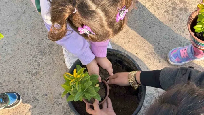 Toprağa dokunan minik eller Sakarya'da umudu ekti