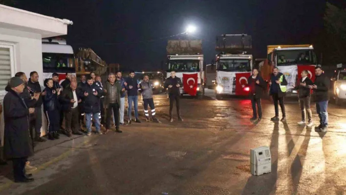 Toroslar Belediyesinden deprem bölgesine ekip ve iş makinesi desteği