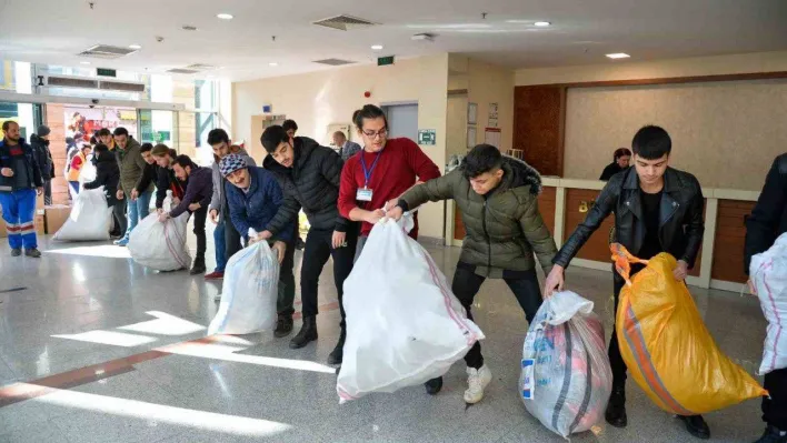 Trabzon deprem bölgesine gece gündüz yardım gönderiyor