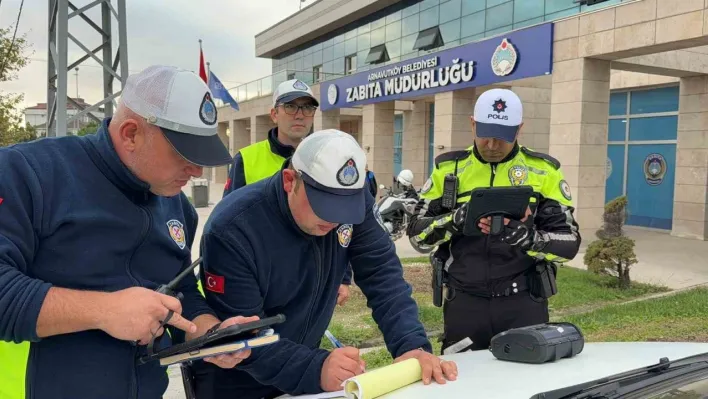 Trafikten kaçmak için kaldırıma çıktı: 2 bin 309 lira ceza yedi