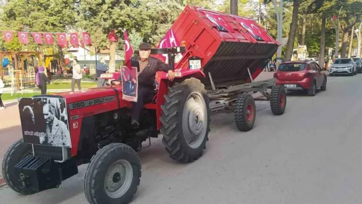 Traktörüyle Cumhuriyet kutlamalarına damga vurdu