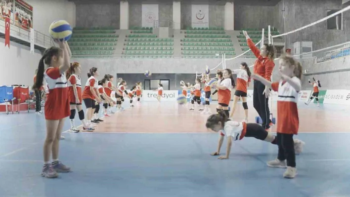 Trendyol, çadır kentlerde çocukları voleybolla buluşturacak