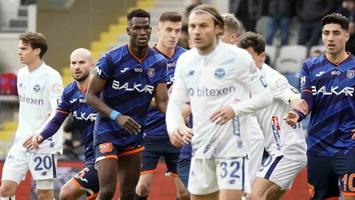 Trendyol Süper Lig: Başakşehir: 0 - Adana Demirspor: 0 (İlk yarı)