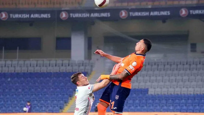 Trendyol Süper Lig: Başakşehir: 0 - Antalyaspor: 0 (İlk yarı)