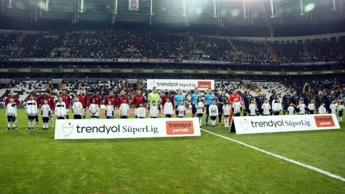 Trendyol Süper Lig: Beşiktaş: 0 - Kasımpaşa: 0 (Maç devam ediyor)