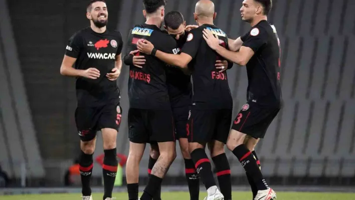 Trendyol Süper Lig: Fatih Karagümrük: 1 - İstanbulspor: 0 (İlk yarı)