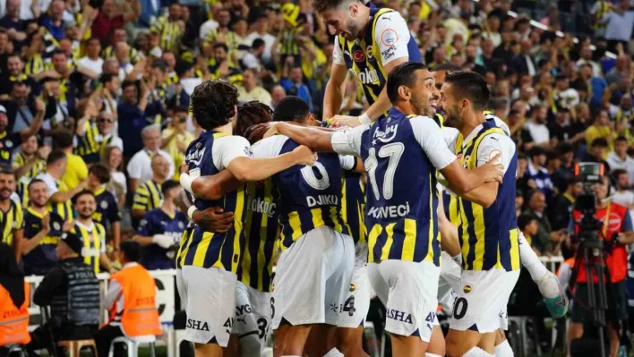 Trendyol Süper Lig: Fenerbahçe: 2 - Başakşehir: 0 (Maç devam ediyor)