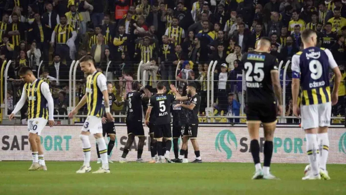 Trendyol Süper Lig: Fenerbahçe: 0 - Alanyaspor: 1 (İlk yarı)