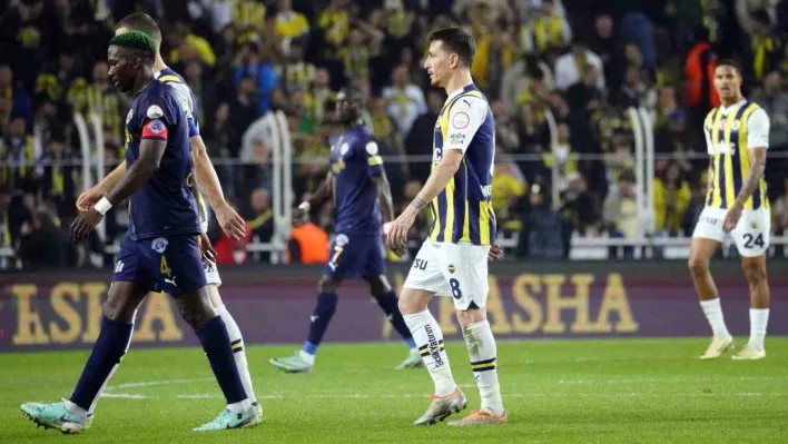 Trendyol Süper Lig: Fenerbahçe: 0 - Kasımpaşa: 0 (İlk yarı)