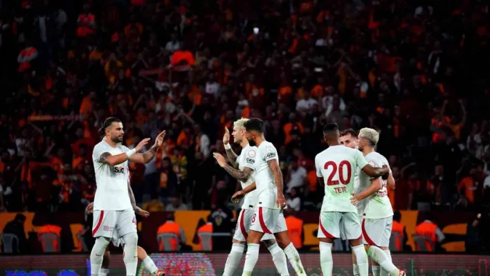 Trendyol Süper Lig: İstanbulspor: 0 - Galatasaray: 1 (İlk yarı)