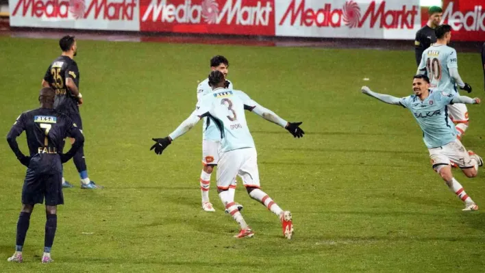 Trendyol Süper Lig: Kasımpaşa: 0 - Başakşehir: 3 (Maç sonucu)