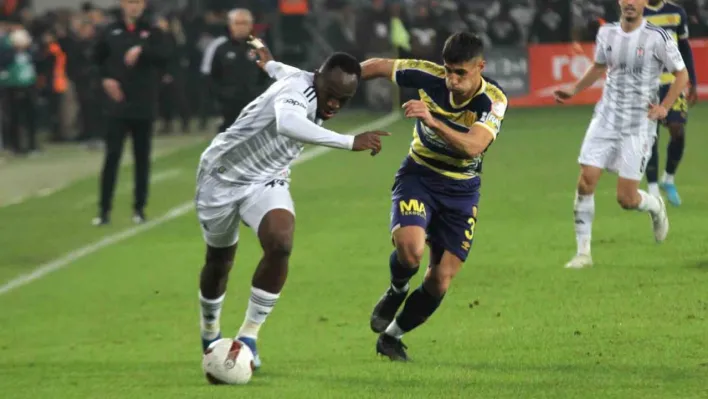 Trendyol Süper Lig: MKE Ankaragücü: 1 - Beşiktaş: 0 (İlk yarı)