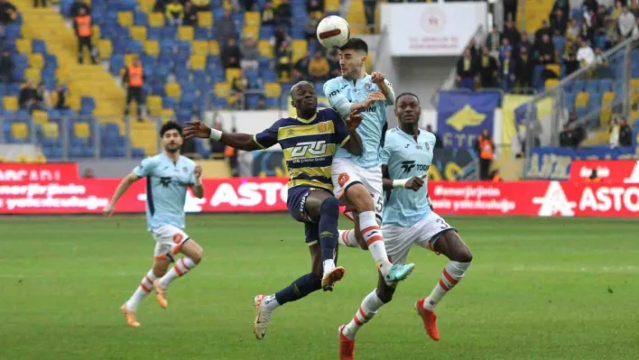 Trendyol Süper Lig: MKE Ankaragücü: 0 - Başakşehir: 0 (İlk yarı)