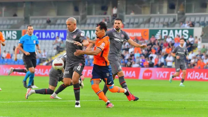 Trendyol Süper Lig: Rams Başakşehir: 0 - Fatih Karagümrük: 2 (İlk yarı)