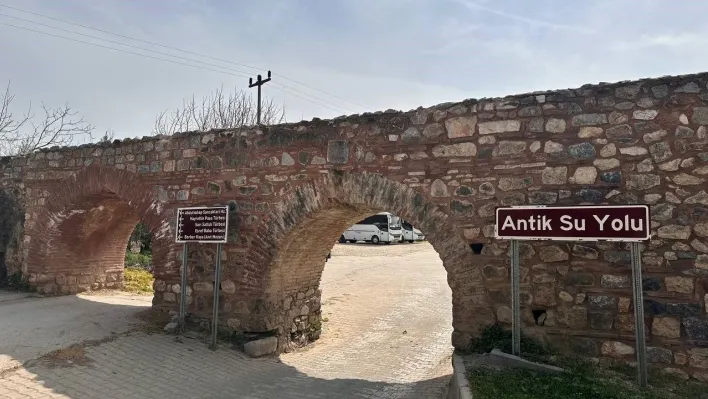 Turistler, Osmanlı Dönemi'ne ait mezar taşı buldu