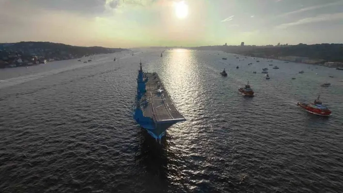 Türk donanmasının 100 gemisi İstanbul Boğazı'ndan geçti